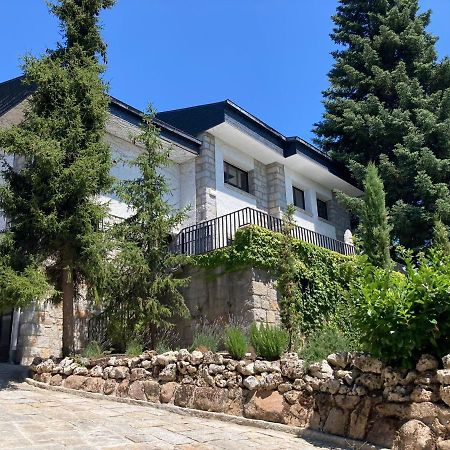 Los Cedros, Gran Chalet Con Piscina Y Apartamento En ナバセラダ エクステリア 写真