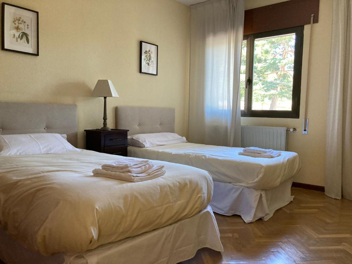 Los Cedros, Gran Chalet Con Piscina Y Apartamento En ナバセラダ エクステリア 写真