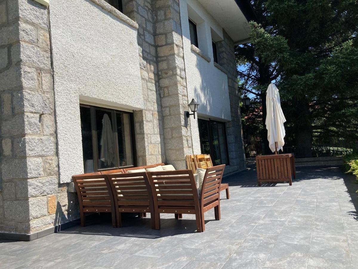 Los Cedros, Gran Chalet Con Piscina Y Apartamento En ナバセラダ エクステリア 写真
