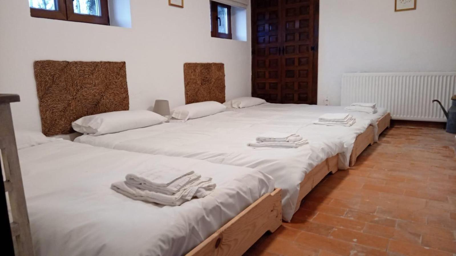 Los Cedros, Gran Chalet Con Piscina Y Apartamento En ナバセラダ エクステリア 写真